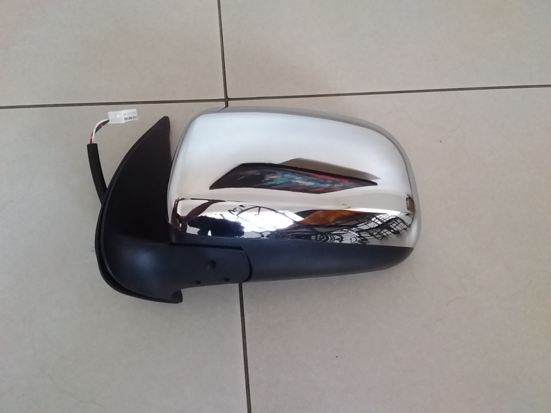 TOYOTA HILUX D4D-VVTI 05/11 BRAND NEW DOOR MIRROR ELETIC CHROME FOR SALE PRICE R995 EACH