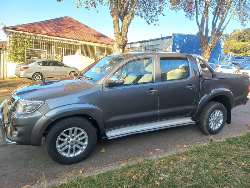 2012 TOYOTA HILUX DOUBLE CAB 3.0 D4D 4X2 MANUAL TRANSMISSION IN EXCELLENT CONDITION