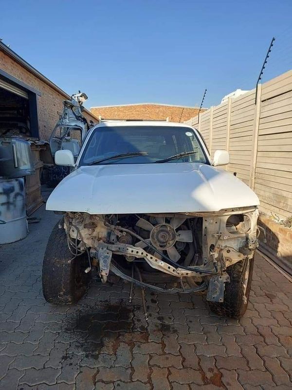 Toyota Hilux SSRX Surf 2.7 4x4 Automatic (Stripping For Spares)