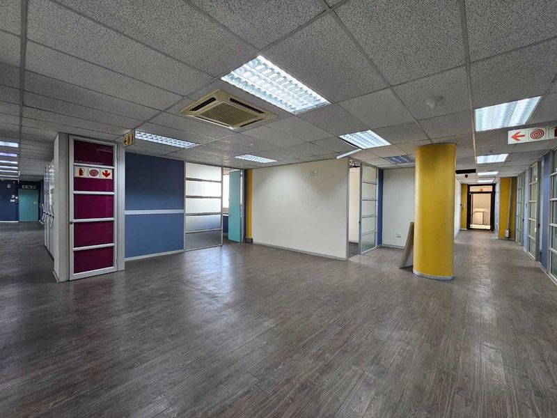 1592m² office to let in Constantia Kloof