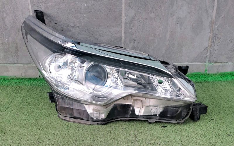 Toyota fortuner right front headlamp