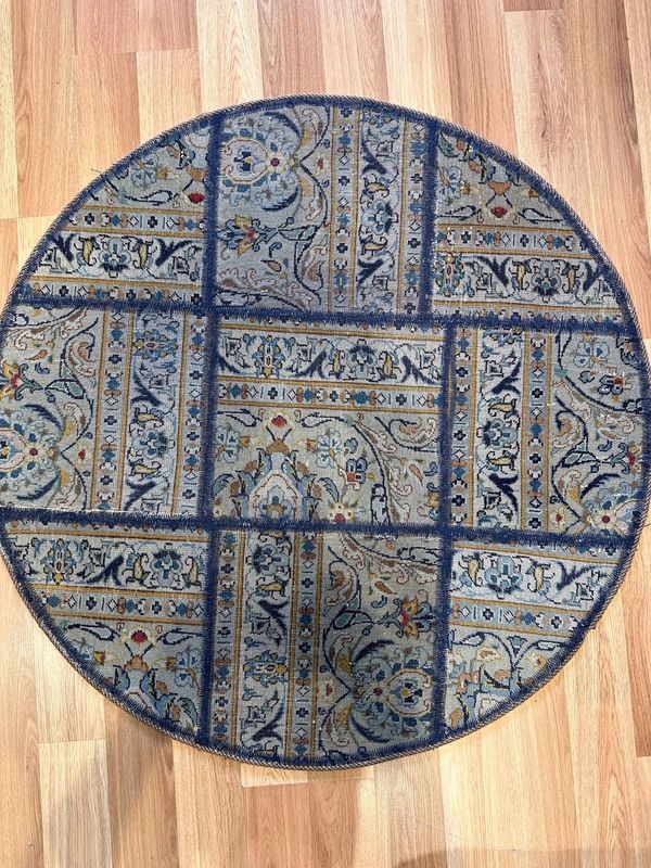 Round persian carpet