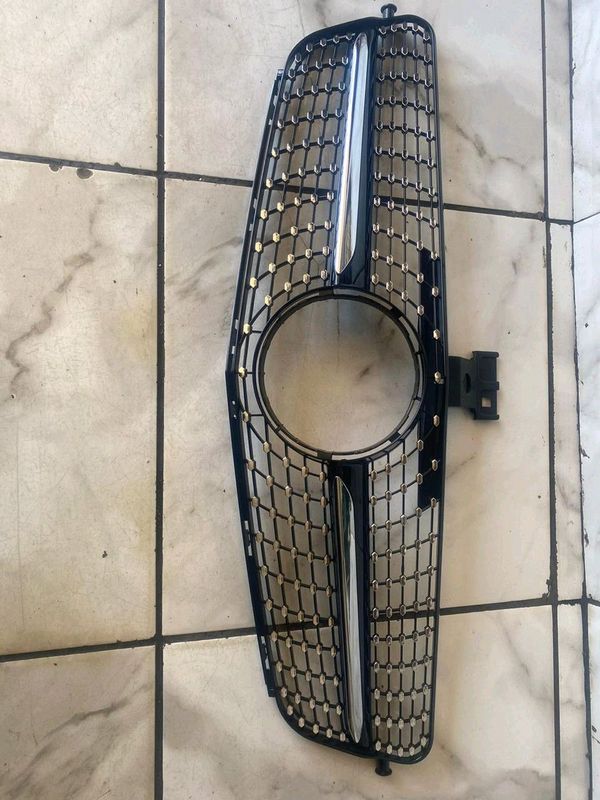 Mercedes Benz W204 C Class diamond grill | Edenvale | Gumtree South Africa