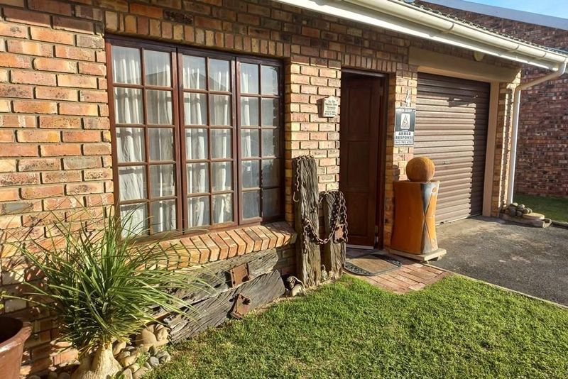 Townhouse For Sale in Gonubie East London