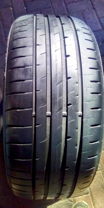 1x 225/40r18 Good Year Eagle F1 Asymmetric2 Runflat tyre.