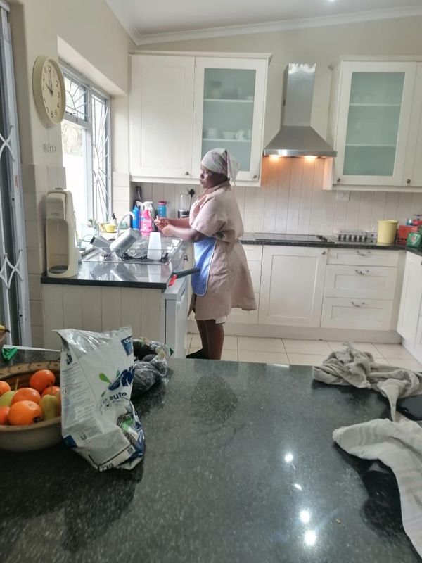 EXPERIENCE HOUSEKEEPER LOOKING FOR A JOB