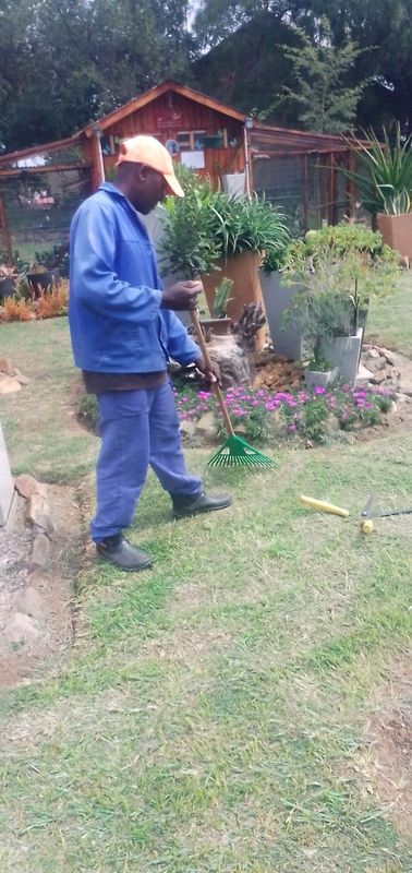DAVID AGED 44, A MALAWIAN MAN IS LOOKING FOR A LIVE IN/OUT GARDENING JOB.