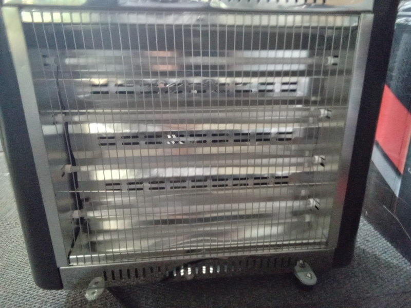 Electronic four bar heater with humidifier