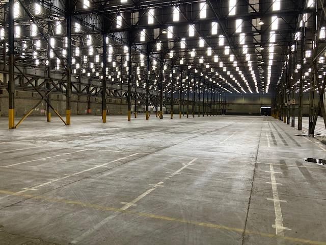 Large warehouse with 12.5m height!