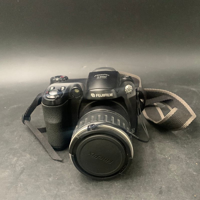 Fujifilm Finepix S5600 Digital SLR Camera -REDUCED- A40356