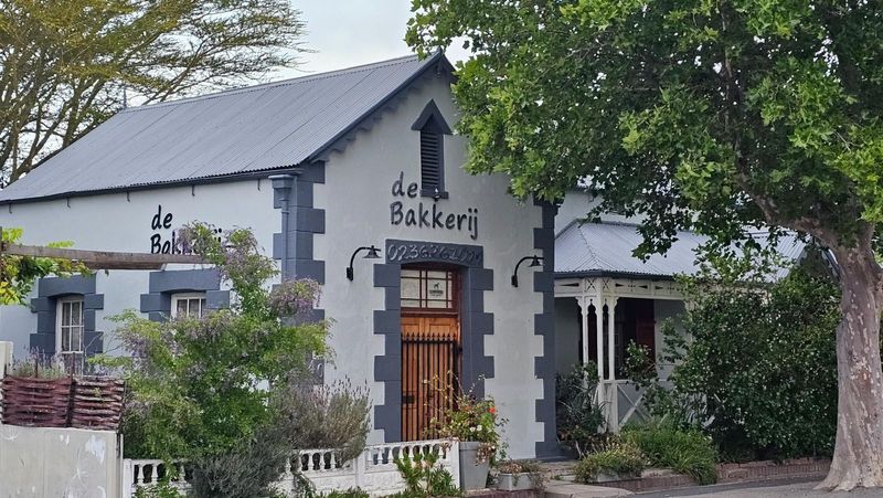 Bakery/Coffee Shop and Victorian home: A Unique business and residential opportunity in picturesq...