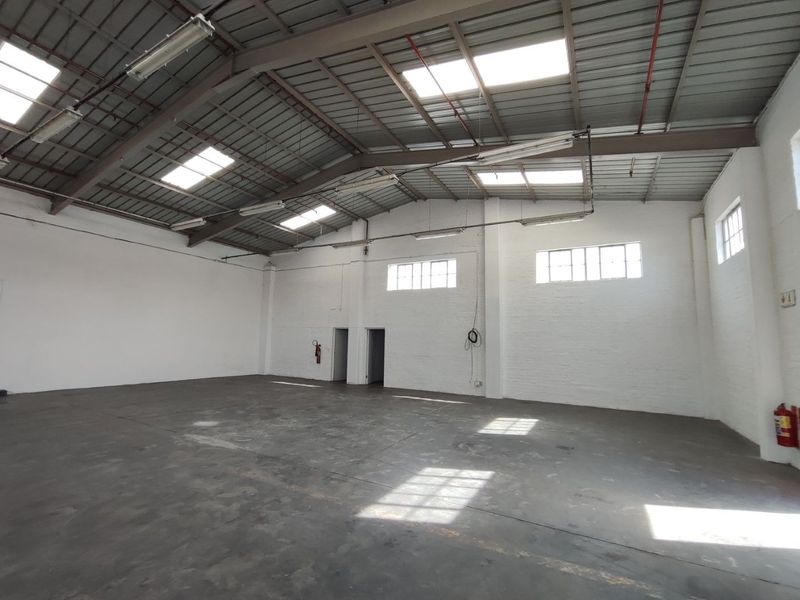 Warehouse in a clean and secure complex in Maitland