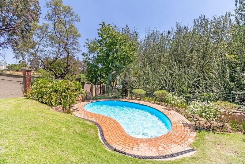 Luxury Estate Living in 3 Bed Apartment For Sale in Fourways