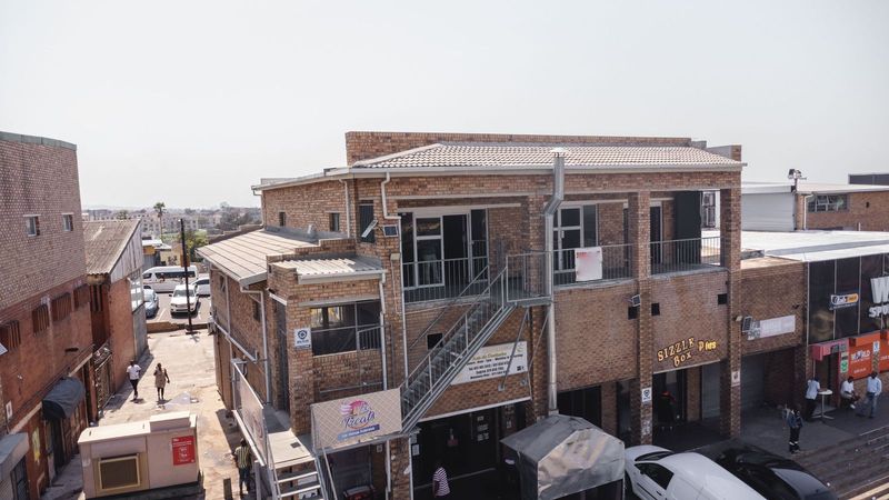 55m² Commercial To Let in Westcliff at R100.00 per m²