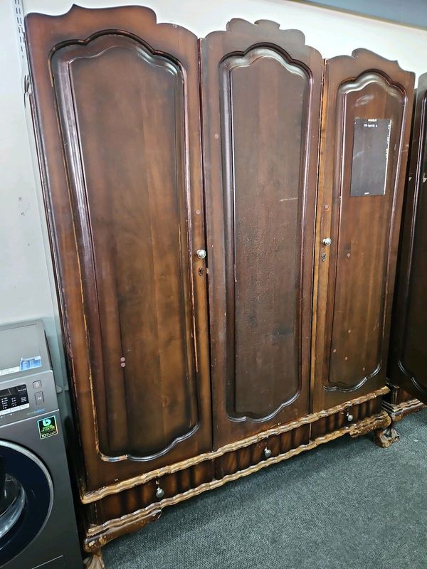 VINTAGE BALL AND CLAW WARDROBE