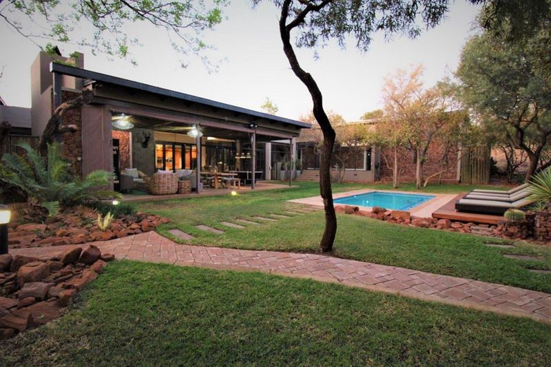 Zwartkloof Private Game Reserve - Family home 4 bedrooms plus bachelor flat with spectacular views