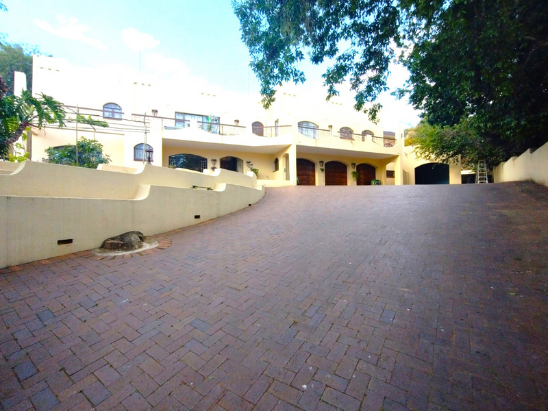 GLENVISTA - A CASTLE FIT FOR A KING - SECLUDED AND STUNNING DOUBLE STOREY HOME.
