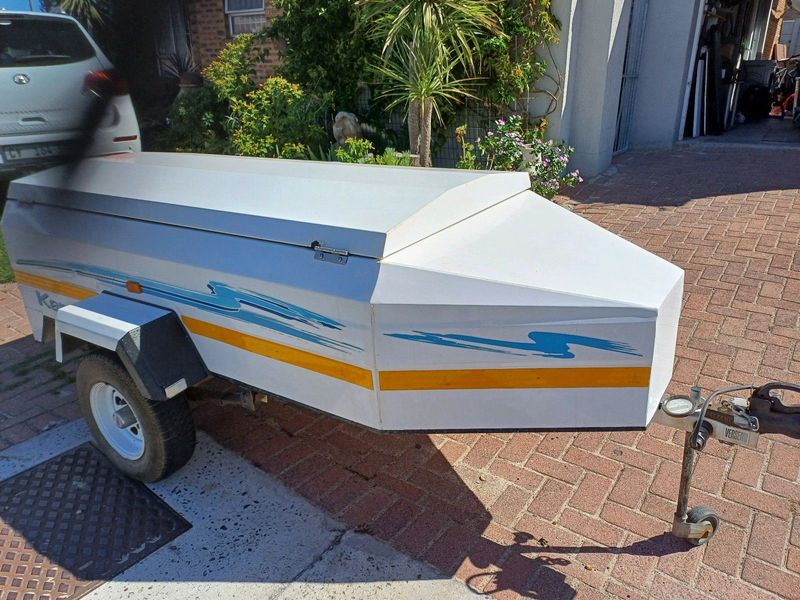 2000 karet 6voet trailer in excellent condition,one owner with r w c ( brackenfell area)