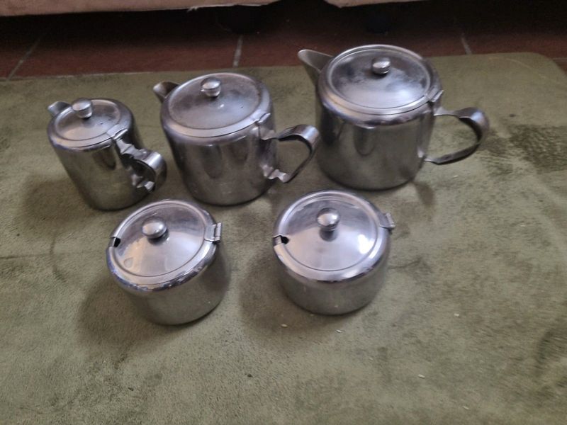 Steel tea/coffee jug set