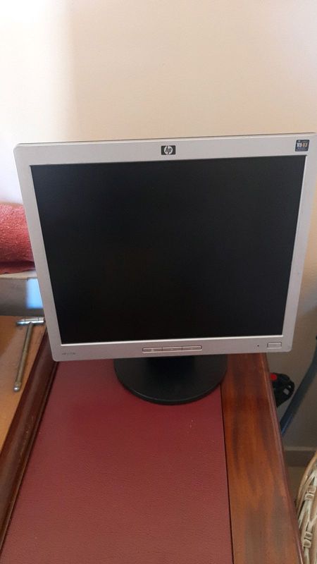 HP colour monitor