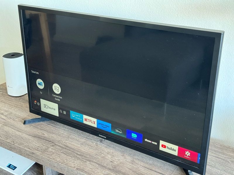 Samsung 32” FHD Smart TV
