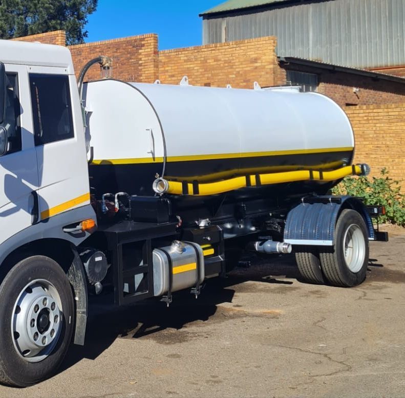 HONEY SUCKER TRUCK SEPTIC SEWRRAGE TANK