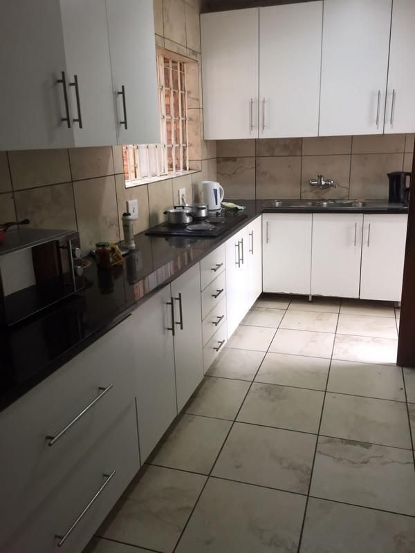 Apartments for sharing in boulders midrand for R3500 including water and electricity
