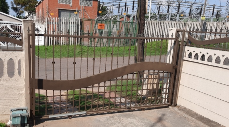 Galvanized Steel Driveway Gate