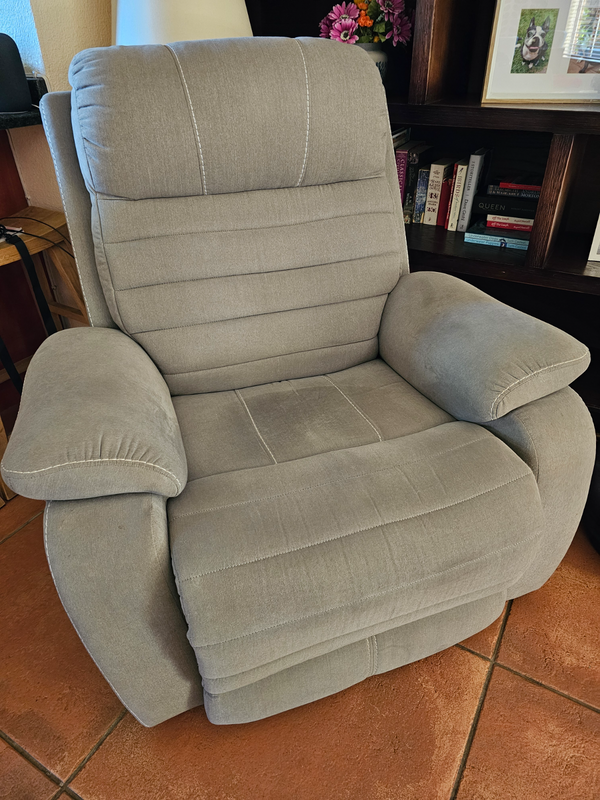 Reclining Chair / Recliner (Rochester) - Good Condition