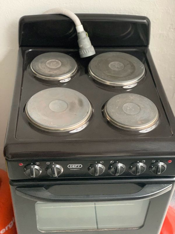 Defy 4 plate compact stove