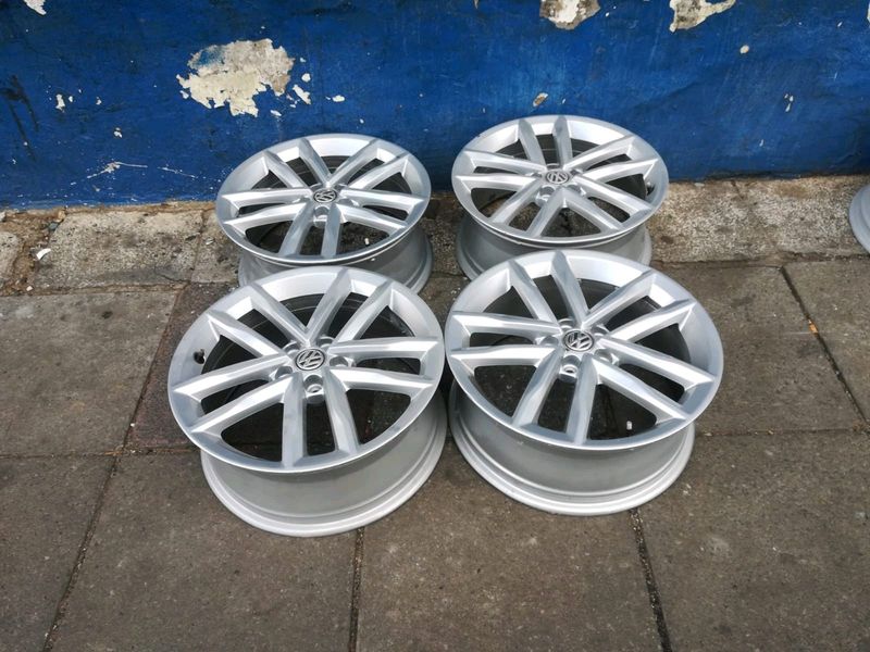 A set of 17inches OEM polo mags rim 5x100 PCD. This rims are in perfect condition with no scratches
