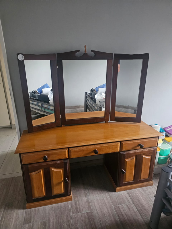 Giveaway ! What a beauty !!! Imbuia and yellow wood bedroom furniture