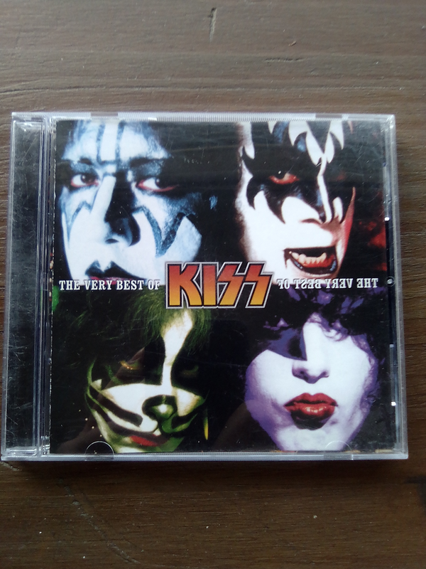 Kiss The Very Best Of CD. 21 Of Their Greatest Songs. Mint Condition, Like New. Only R40.