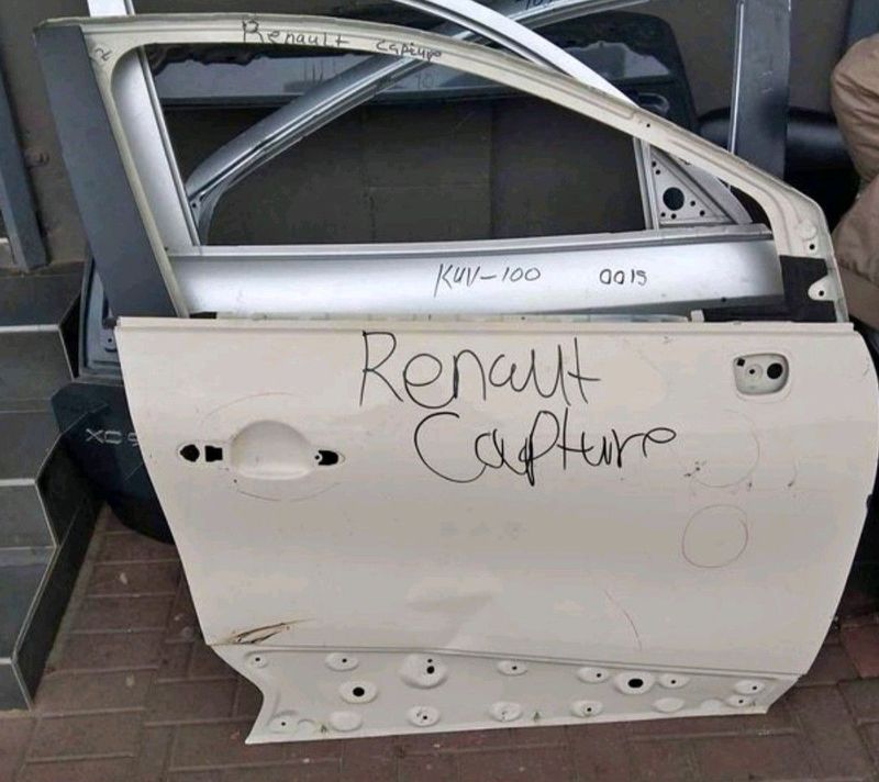 Renault capture front door available