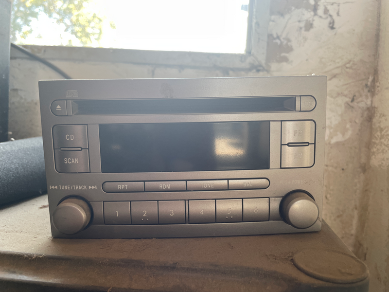 SUBARU CAR RADIO: Original fitted radio/CD player for Subaru Forester (2004-2006)