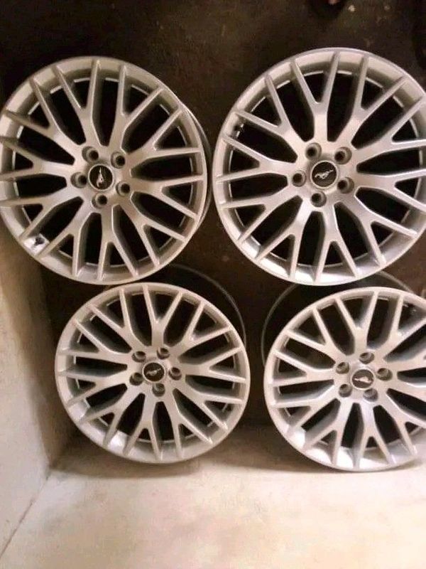 19 inch clean original ford mustang  mag rims in a very good condition as good as new no repairs