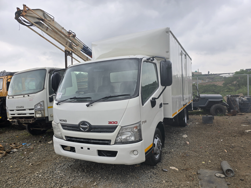 2013- HINO 300-714 LWB VANBODY- AA4048