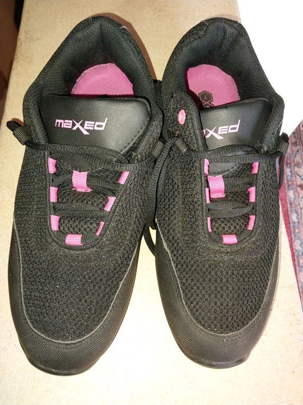Dance Shoes, MAXED, size 7, black &amp; pink, split sole, worn once.