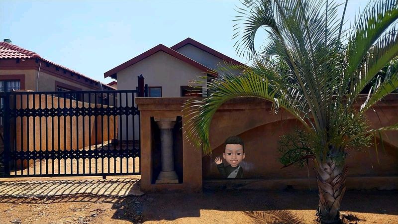 2 bedroom with 2 outside rooms for sale in Soshanguve East VV