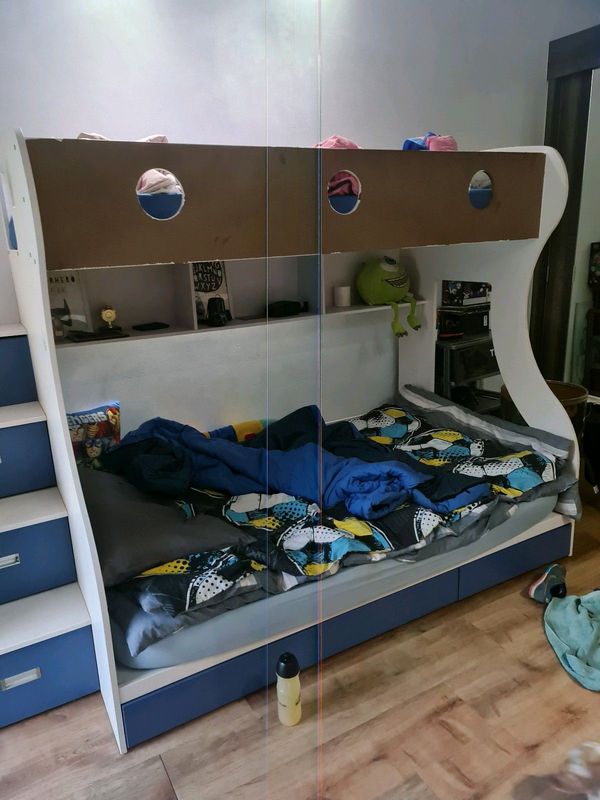 Bunk bed with 1 mattress