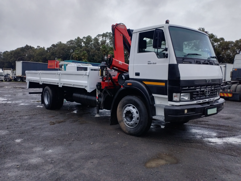2018 TATA LPT15-18 (8 TON) WITH DROP SIDES AND FASSI F65 CRANE