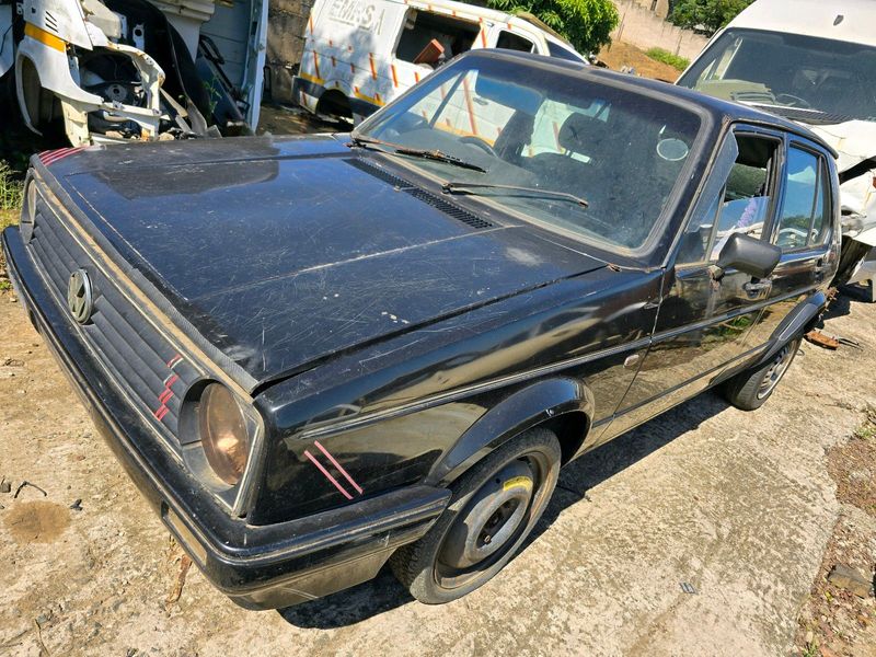 VW gold mk 1 - 1.4i Stripping for parts (2003 with papers)