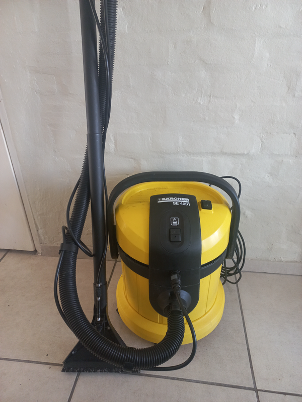 Karcher spray-extraction cleaner/vacuum for carpets, upholstery and hard floors