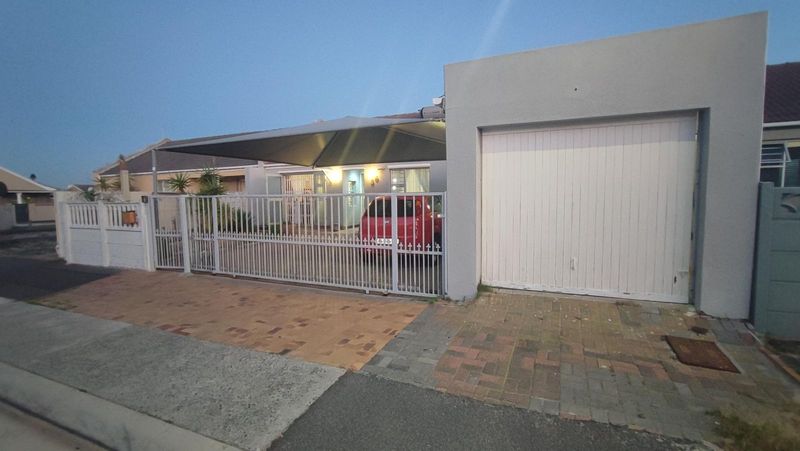 3 Bedroom Property With A Separate Entrance For Sale In Strandfontein