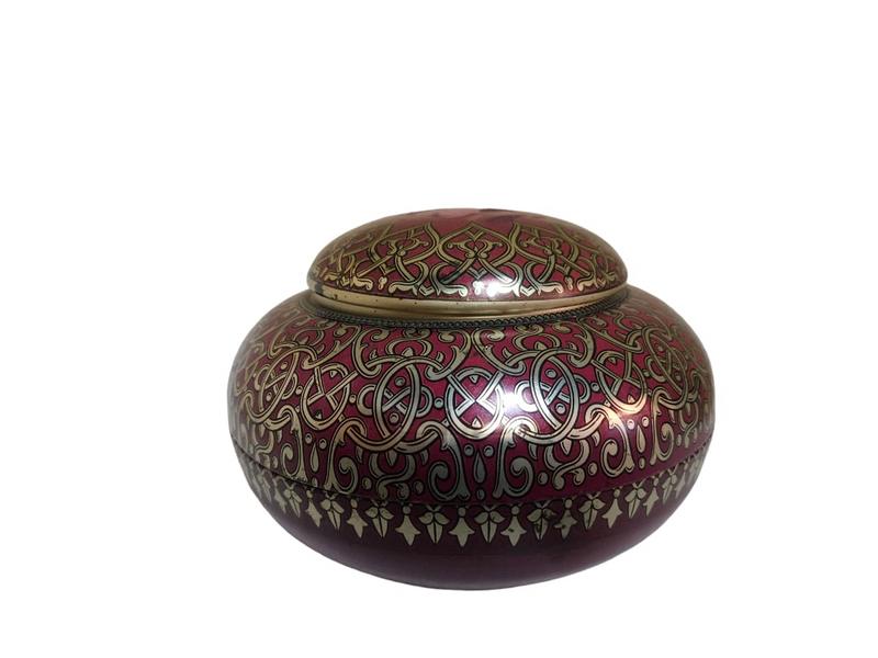 Moroccan style round tin with a lid