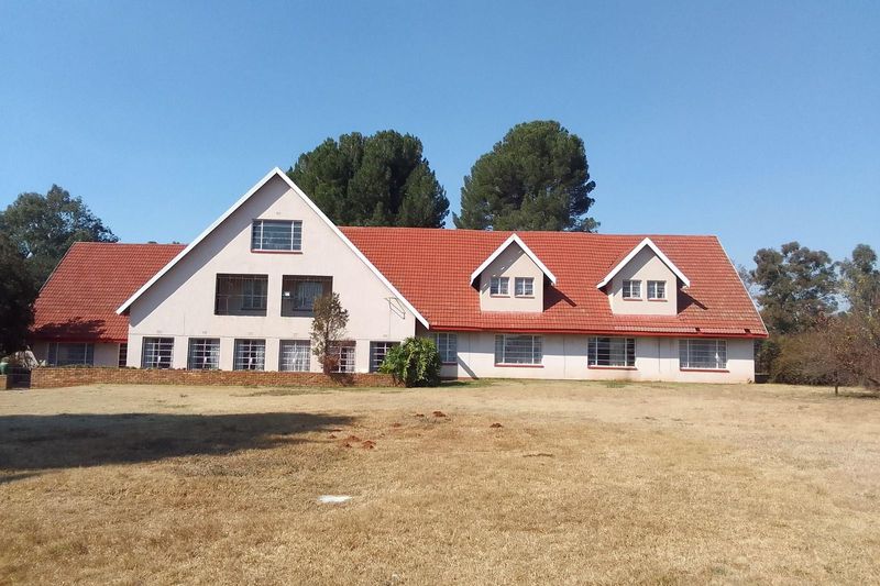 2.1 Hectare Farm with 10 Bed House 2 Bed Cottage on Busy Main Road for Sale in Tedderfield, Eikenhof