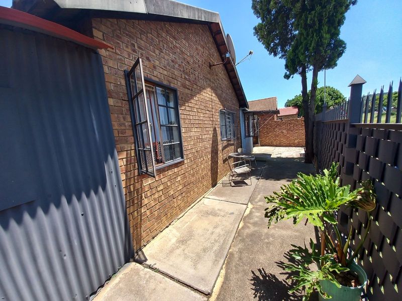 Bargain 3 Bed/1 Bath Family Home with Business Rights