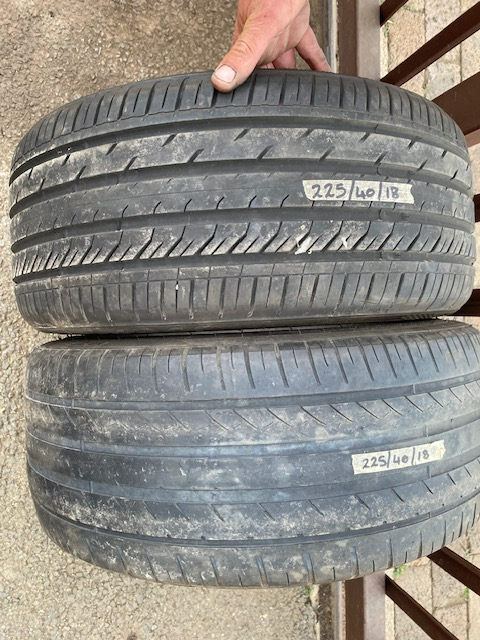Tyres 225x40x18