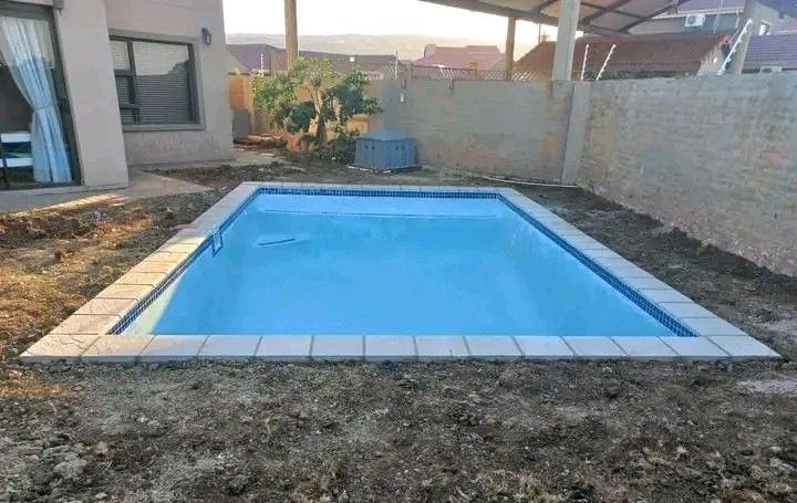 Swimming pools contractor