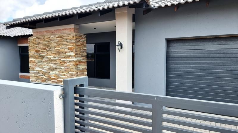 Newly built modern  4-bedroom house in Aerorand